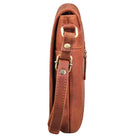 Leder Crossbody Tasche cognac aus der seitlichen Perspektive