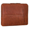 Laptop Sleeve Leder cognac aus der schrägen Frontalperspektive